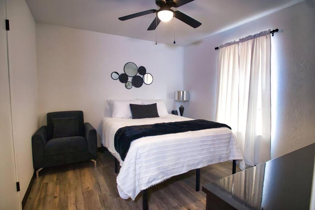 Chic & Cozy 2 Bedroom - 1 Bathroom - Rated Best イーグル・パス エクステリア 写真