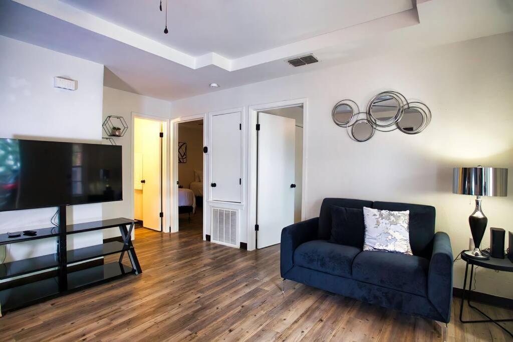 Chic & Cozy 2 Bedroom - 1 Bathroom - Rated Best イーグル・パス エクステリア 写真
