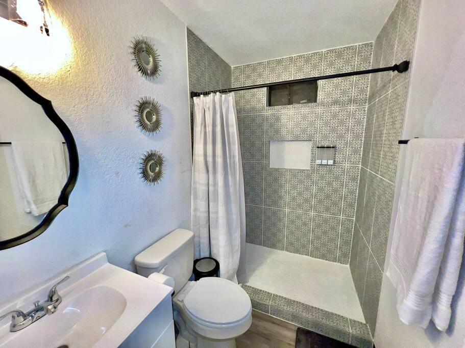 Chic & Cozy 2 Bedroom - 1 Bathroom - Rated Best イーグル・パス エクステリア 写真